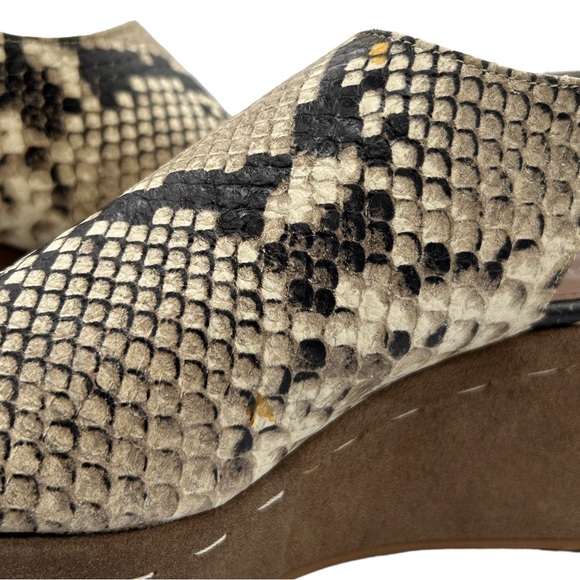 Donald J Pliner Fleur Slingback Snake Embossed Wedge Sandal (9M) - Picture 12 of 16